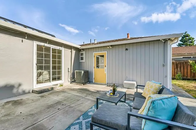 389 Lastreto Ave — Photo 24