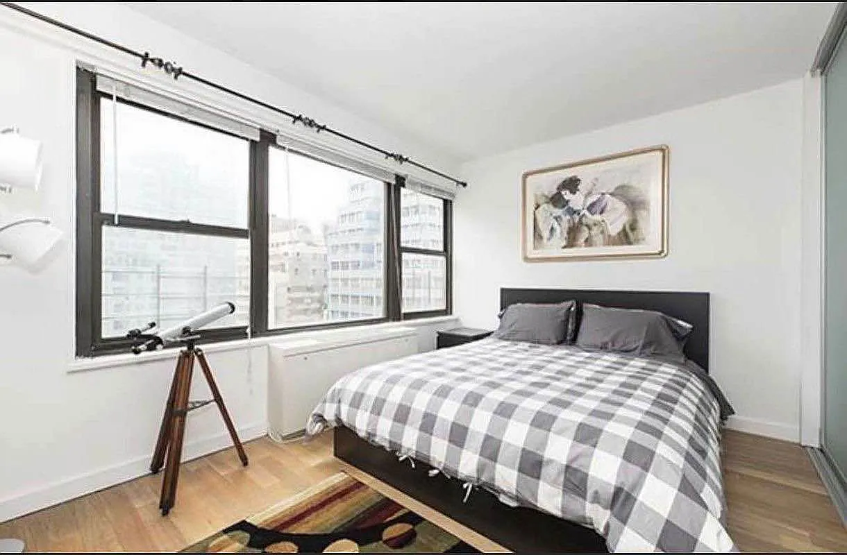279 East 44th Street — Photo 3