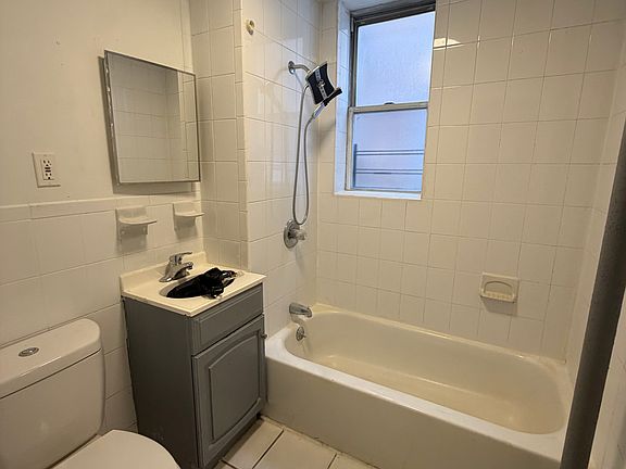 3rd image of 5107 Hudson Ave #7
