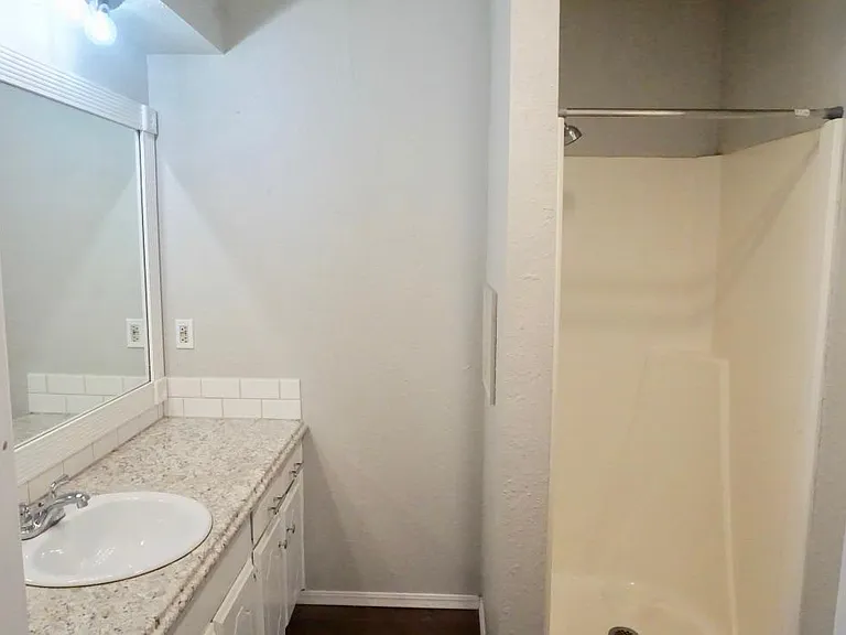 9027 N Rockwell Dr — Photo 33