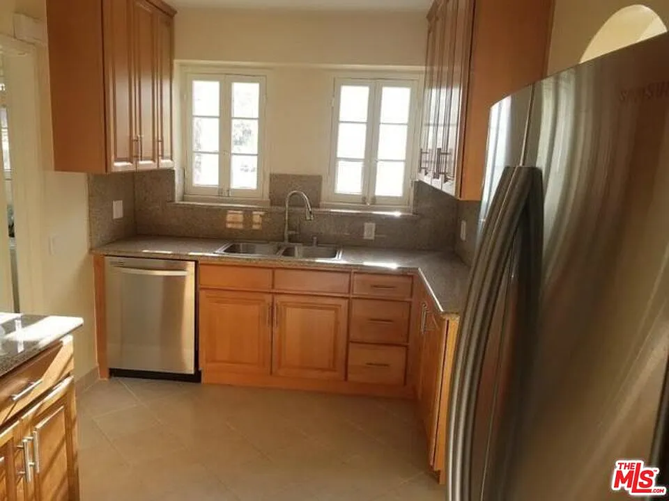 2 bed, 2.0 bath, 1800 sqft, $4,495 — Photo 3
