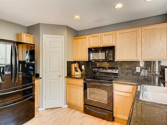 4th image of 4043 W Kenyon Ave
