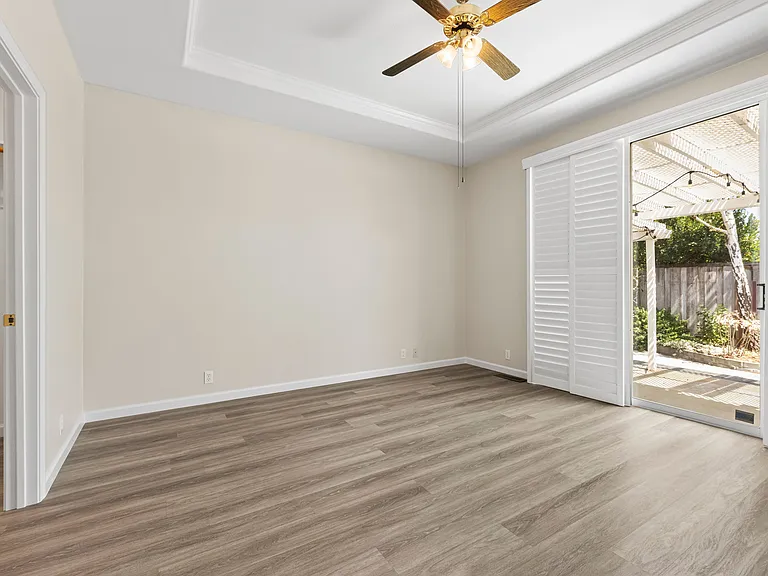 560 Diana Ave — Photo 34