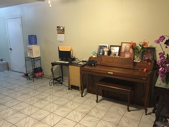 Entry Room/Living Room