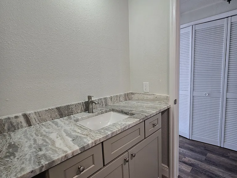 2875 Bay Ave — Photo 12