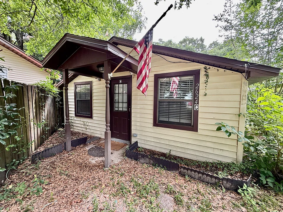 2426 W Desoto St #C