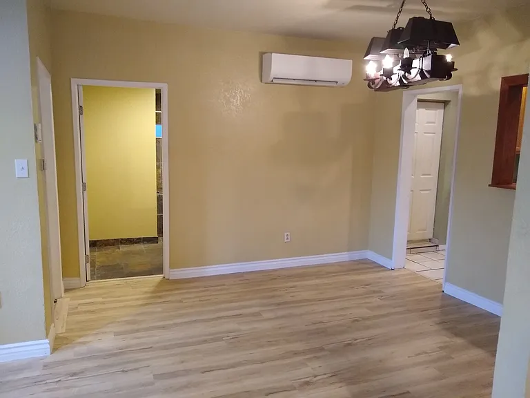 2326 Riverside Dr — Photo 16