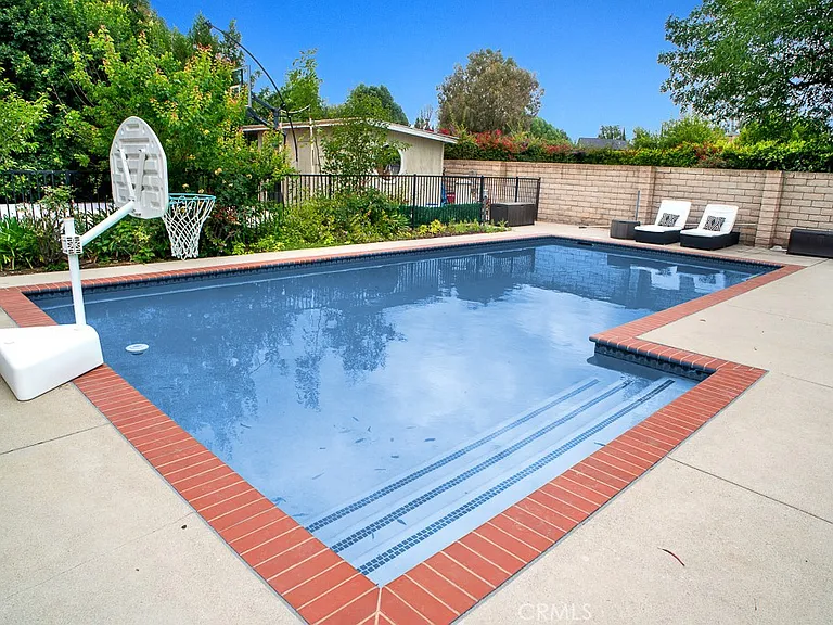 17249 Raymer St — Photo 15