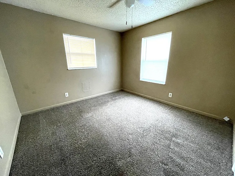703 S Wilson Ave — Photo 10
