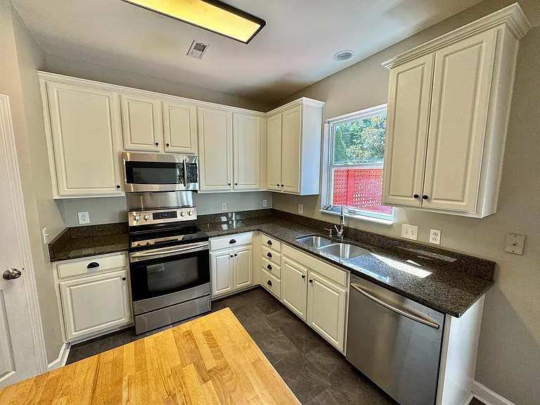 1321 Tilton Dr — Photo 18