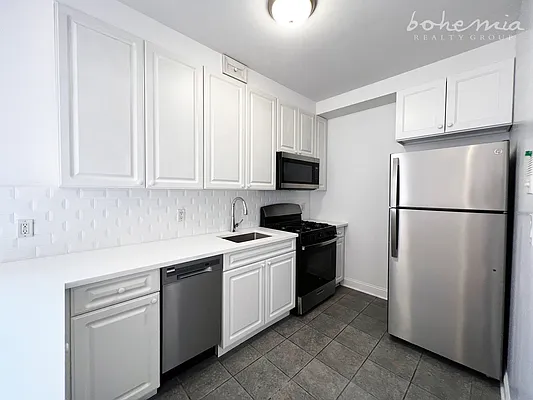 Rented by Bohemia Realty Group | media 4