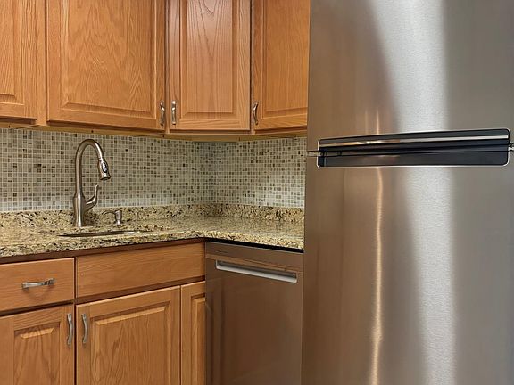 4th image of 43 Deerberry Ln