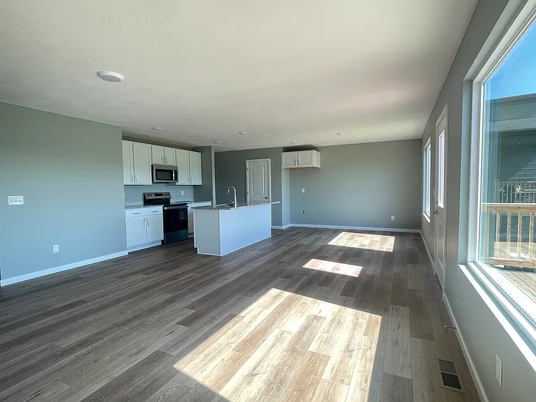1722 N Hawthorne Pl — Photo 2