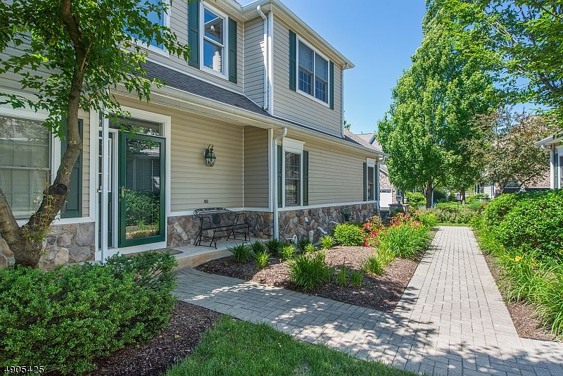 1st image of 25 Pebble Beach Dr