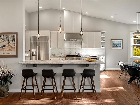 3rd image of 7 Baker Ln