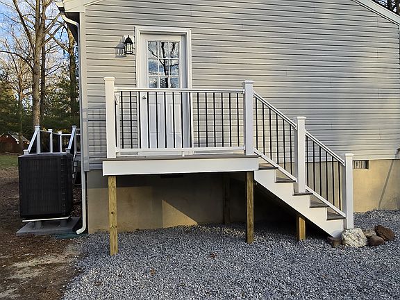 Side entrance to laundry and kitchen