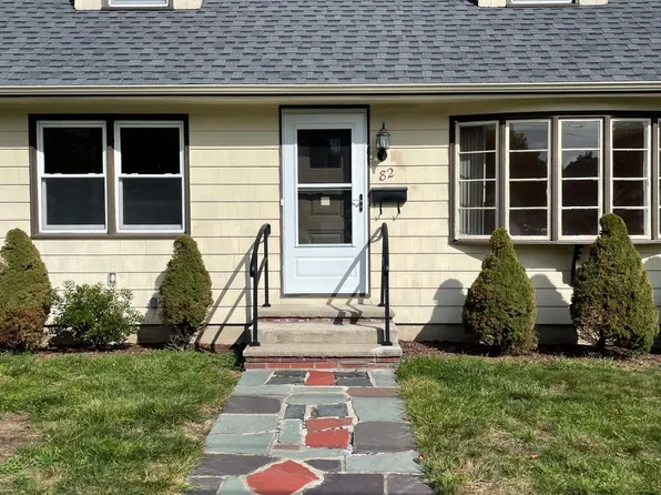 82 Magnolia St, Cranston, RI 02910
