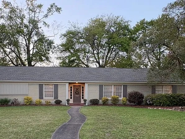 403 Macarthur St, Greenwood, MS 38930