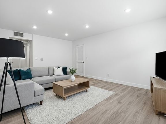 2nd image of 3321 Keystone Ave APT 5