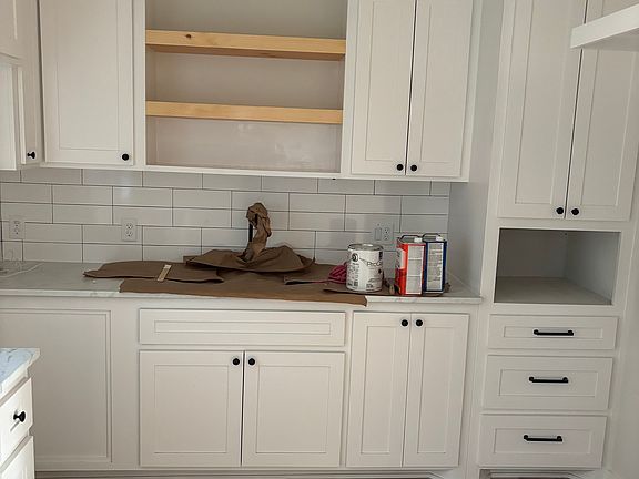 2nd image of 2816 Woodlawn Dr #2