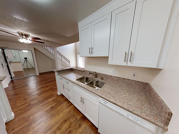 3rd image of 1530 N Detroit St #105