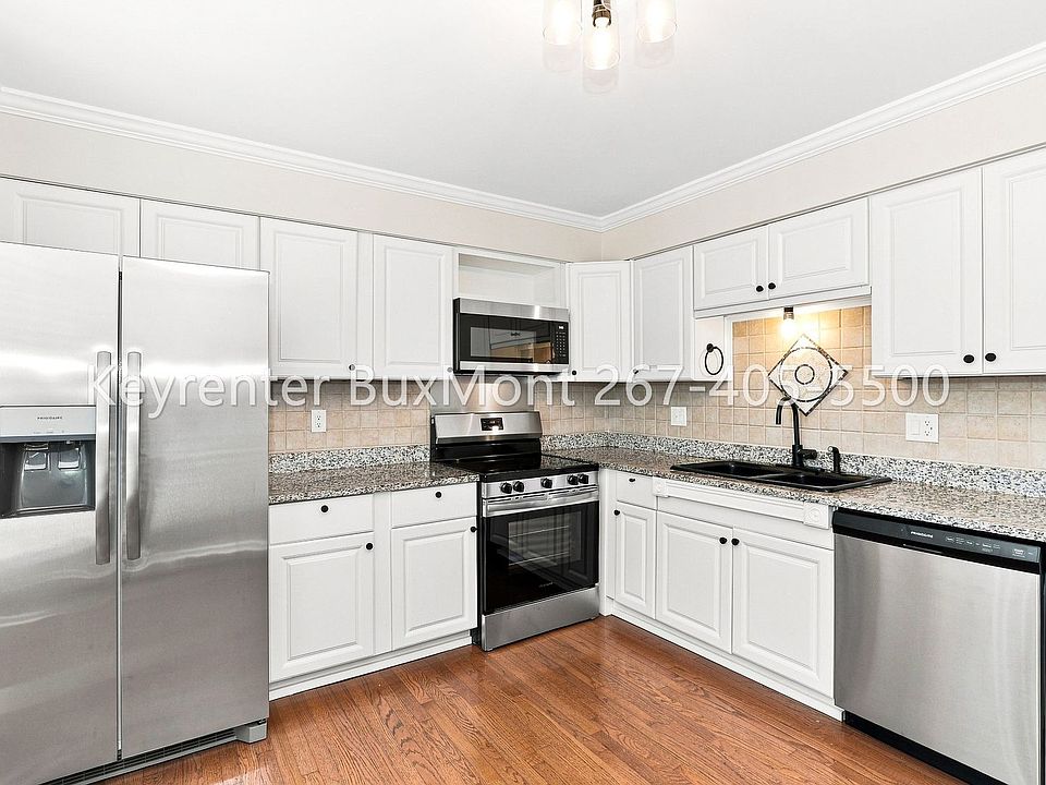 1st image of 102 Solway Cir
