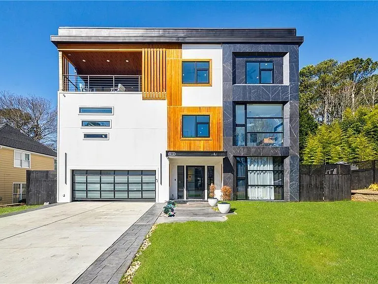 1812 Hunters Gln — Photo 1