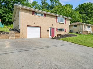 216 Woodlawn Dr, Trafford, PA 15085