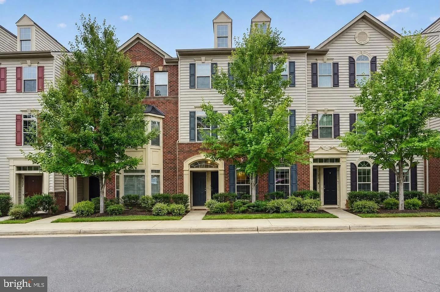 Virginia Manor — Photo 1