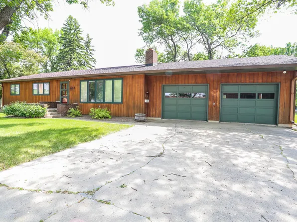 807 N 1st St, Groton, SD 57445