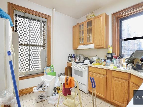 3rd image of 215 W 106th St APT 2E