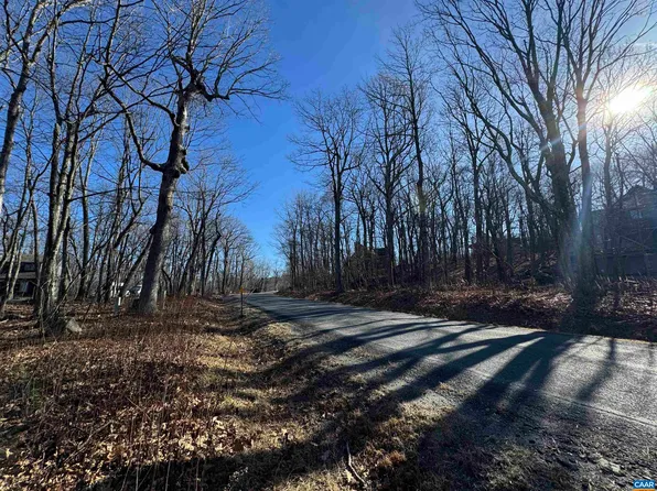 72 Hickory Spring Rd, Roseland, VA 22967