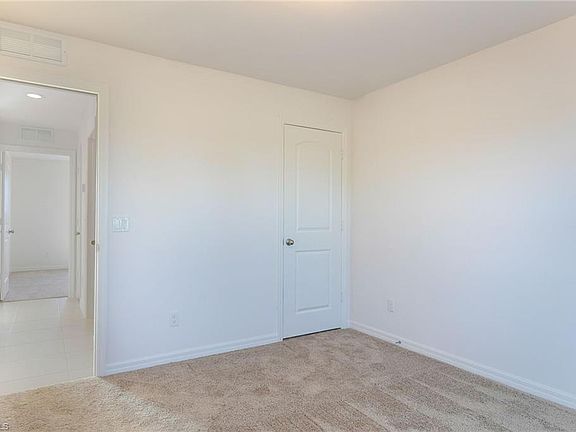 5th image of 617 Diplomat Pkwy E