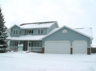 3233 Desert Star Ln, Grand Forks, ND 58201