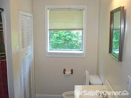 Bath
						:
						Newly redone walls and paint