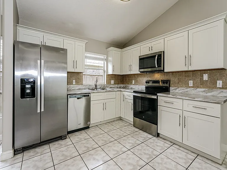 9599 Lupine Ave — Photo 7