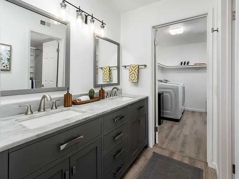 5209 N 24th St #205 — Photo 11