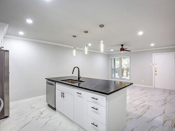 5th image of 3825 Gilbert Ave #A