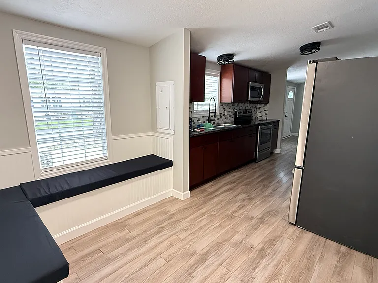 10406 Brussels Dr — Photo 10