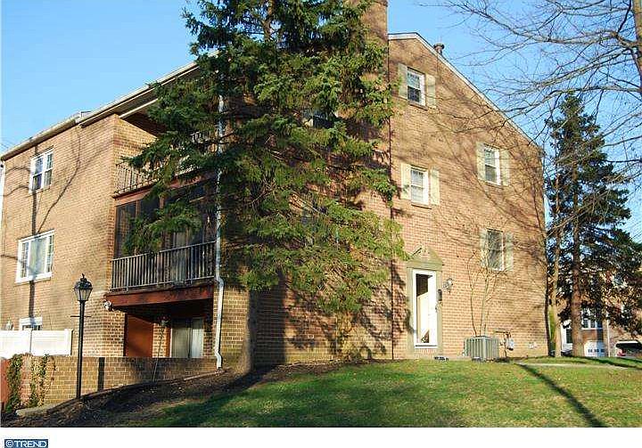 2nd image of 1423 S Collins Ct