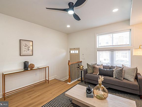 5th image of 1657 Darley Ave