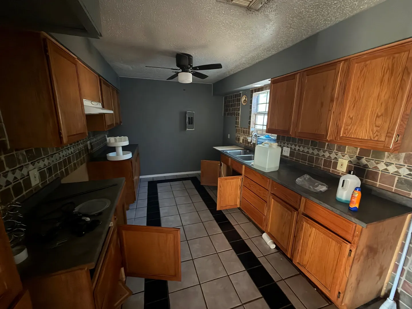 8203 Elkridge Ave — Photo 4