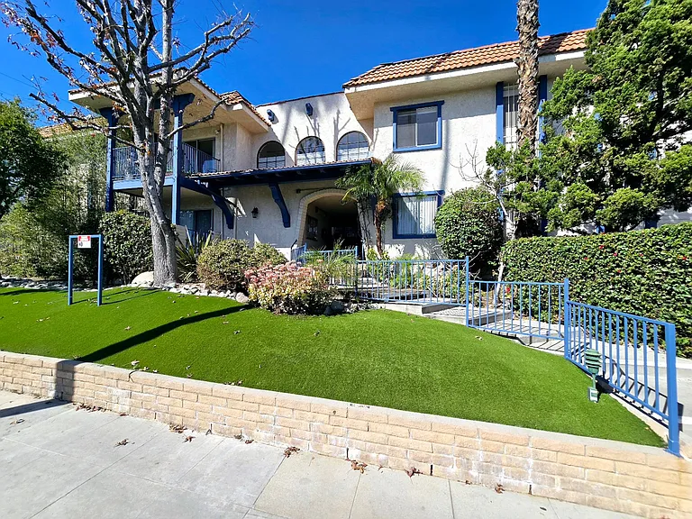 Harmony Court Apartments — Photo 1