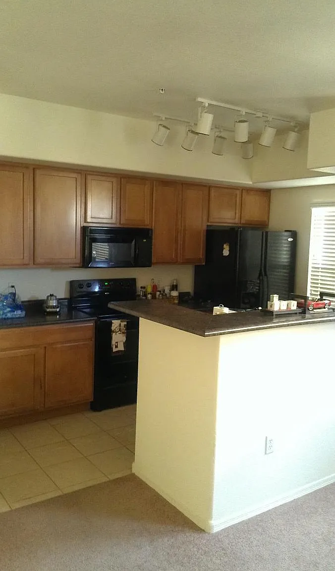 2 bed, 2.5 bath, 1105 sqft, $2,000 — Photo 4