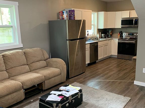 3rd image of 221 E 16th St #475438FB7
