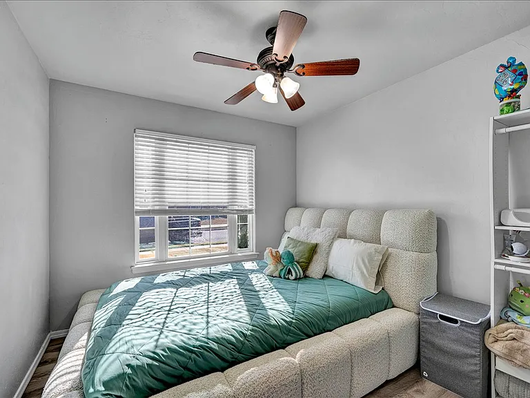 8601 SW 45th Ter — Photo 11