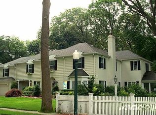 10 Warwick Rd, Rockville Centre, NY 11570