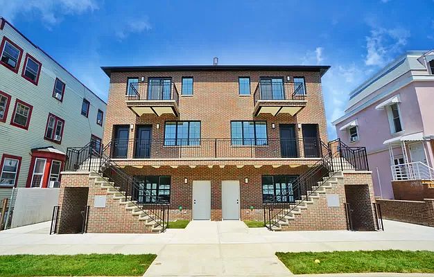 1st image of 148 Bay 22 St