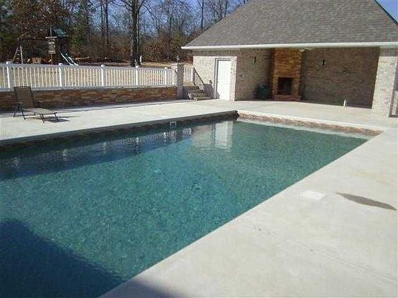 2nd image of 104 Lakeway Dr