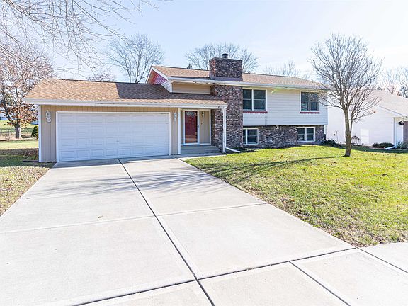 2nd image of 4317 Applewood Ln